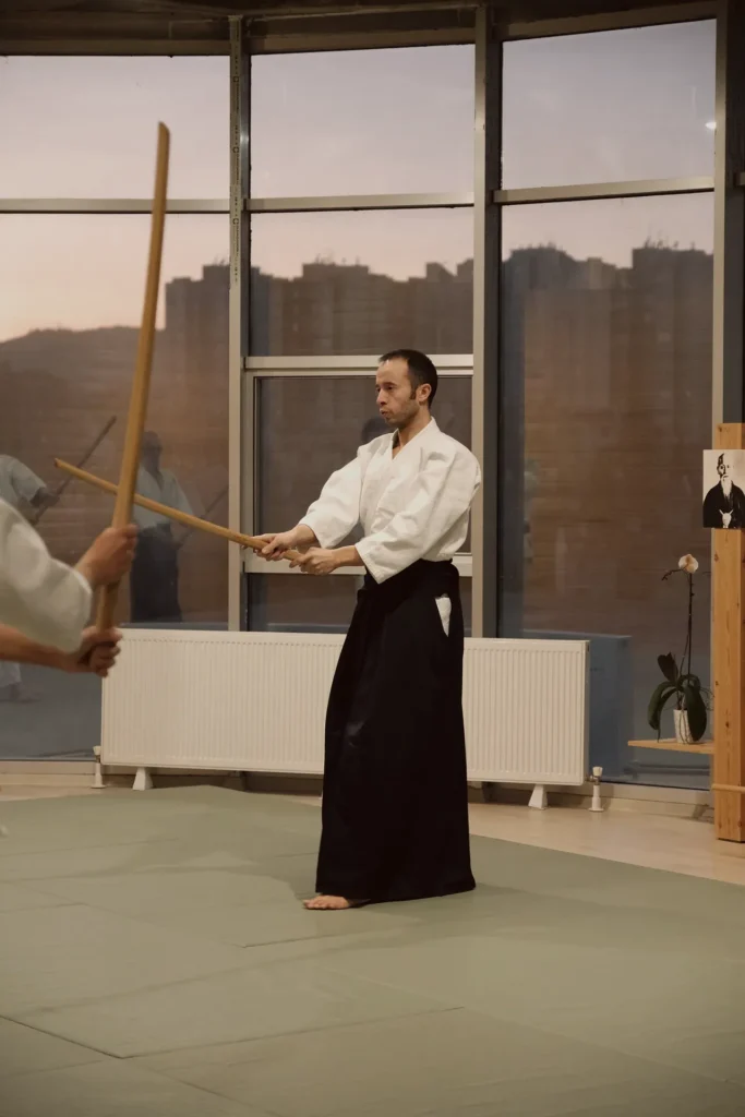 Alacakaranlıkta pencere önünde bokken çalışması, Katsu Ankara, Çayyolu