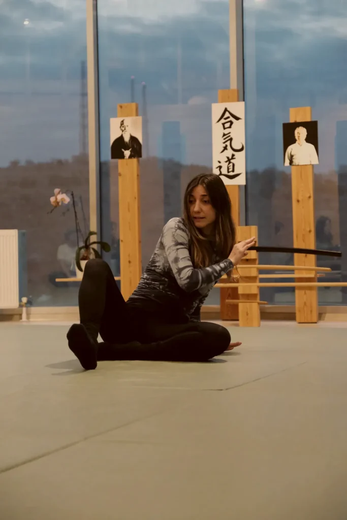 Gün batımında yoga dersi, pencereden şehir manzarası, Katsu Ankara, Çayyolu